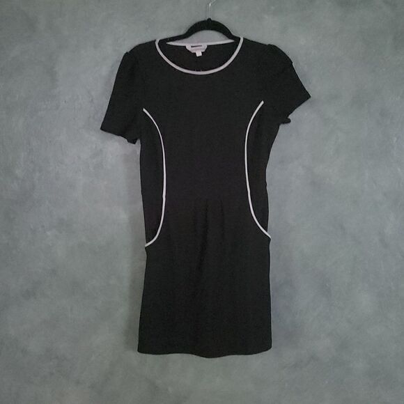 Sporty mini dress with pockets - Picture 1 of 2